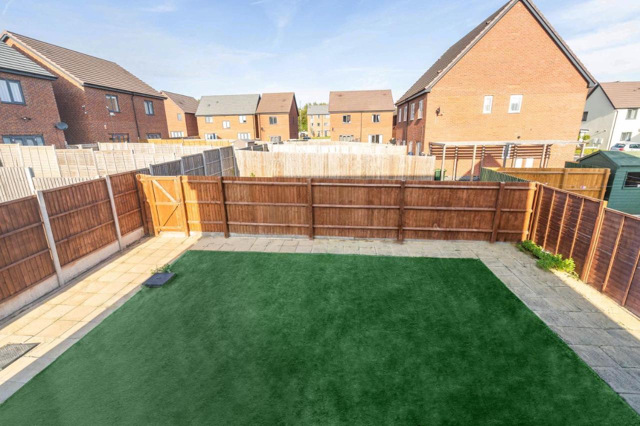 Haus 3 Bedroom House L 6 Guests L Off-street Parking L Garden L Rated L Detatched *